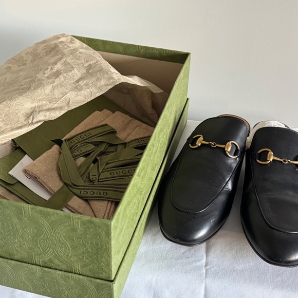 Women's Gucci Mule Loafers in classic black and gold horsebit hardware, size 37 - Picture 6 of 8